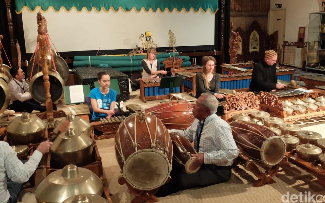 Gamelan Mendunia: Dari Pendopo Jawa ke Panggung Global