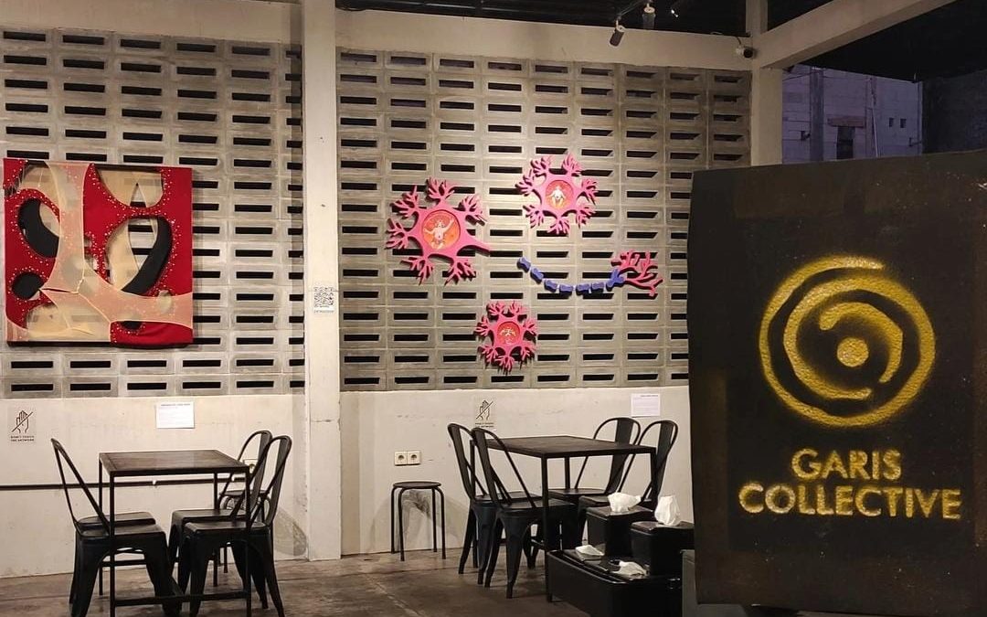 Ngopi Sambil Menyimak Luka: Saat Kafe Menjadi Ruang Baru Pameran Seni Rupa