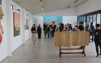 Monochrome as Manifesto: Ketika Pembatasan Justru Memantik Keberanian Seniman