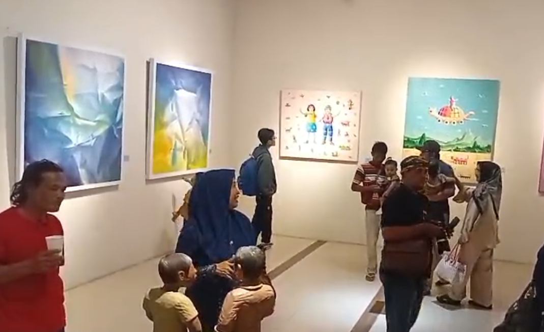 Aksi Melukis Sandal Jepit dan Cerita Personal di Echo Project #1