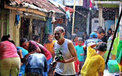 Dari Coretan Dosa hingga Siraman Air: Makna Filosofis Gebyuran Bustaman