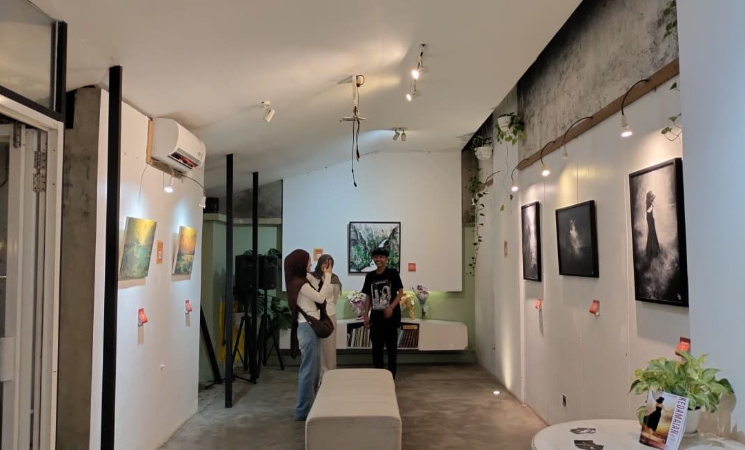 Luruh: Ketika Seni Menjadi Ruang Pulih dalam Pameran Tunggal ”Kedamaian yang Luruh”