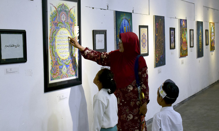 Ziarah Jiwa: Ketika Kaligrafi Menjadi Ruang Refleksi di Bulan Ramadhan